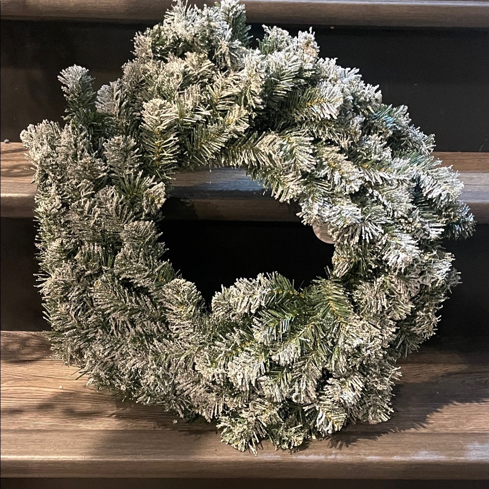 Snow-Kissed Green Holiday Wreath